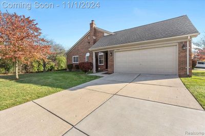 15684 Golfview Dr Court, Condo with 2 bedrooms, 2 bathrooms and null parking in Riverview MI | Image 2