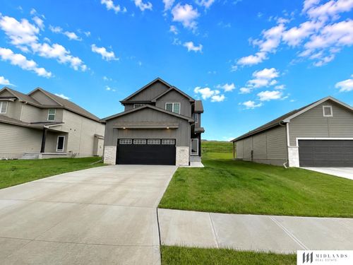 15975 Kempten Creek Dr, Bennington, NE, 68007-5206 | Card Image