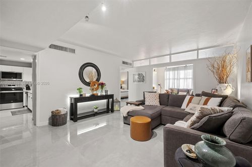 1e-5001 Collins Ave, Miami Beach, FL, 33140-2741 | Card Image