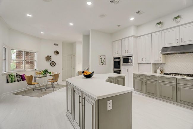 5411 Pine St, House other with 5 bedrooms, 5 bathrooms and 3 parking in Bellaire TX | Image 15