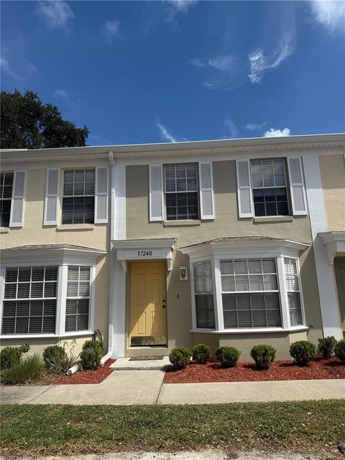 37240 Embassy Park Ln, DADE CITY, FL, 33525-5228 | Card Image