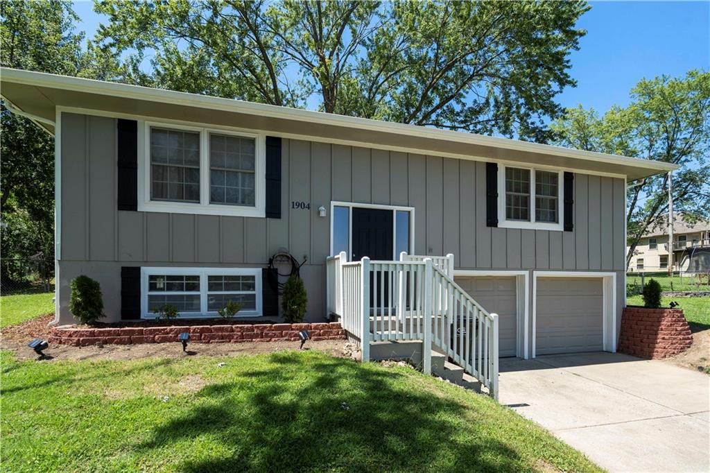 Grove Dr, Independence, MO 64058