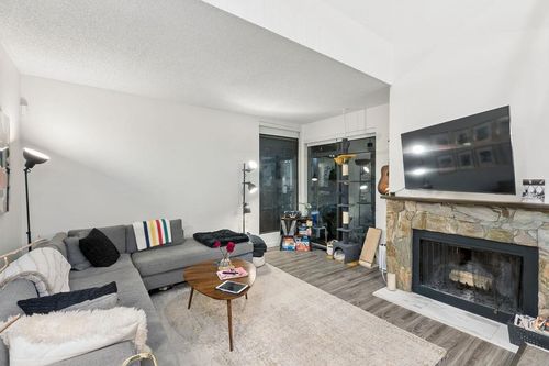 4418 Yew St, Vancouver, BC, V6L3C8 | Card Image