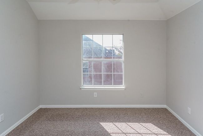 Empty room with carpet floors and baseboards | Image 20