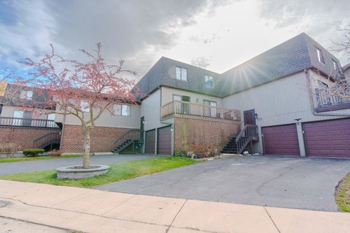 777 Golfview Dr, Roselle, IL, 60172-1404 | Card Image