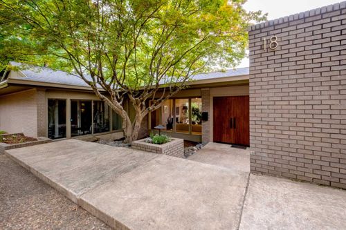 18 Hearthside Dr, Little Rock, AR, 72207-1604 | Card Image