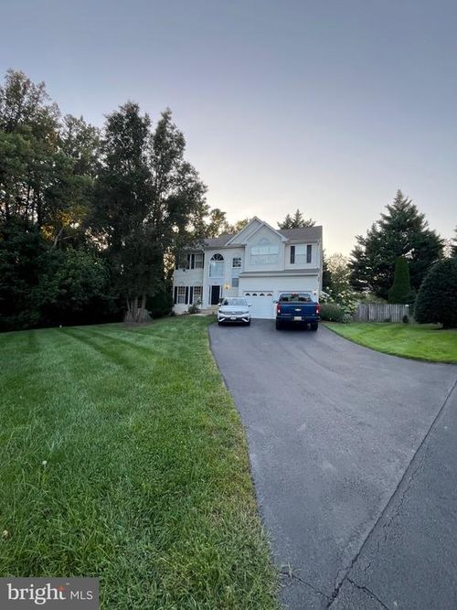 9302 Becky Ct, MANASSAS PARK, VA, 20111-8204 | Card Image
