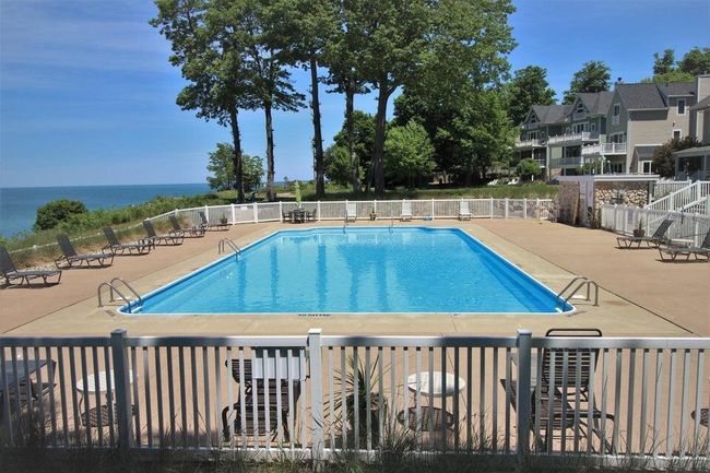 10571 Pinecone Trl, Condo with 3 bedrooms, 3 bathrooms and null parking in South Haven MI | Image 34