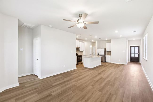 6717 Chinapkin Oak Ln, House other with 3 bedrooms, 2 bathrooms and 2 parking in Conroe TX | Image 7