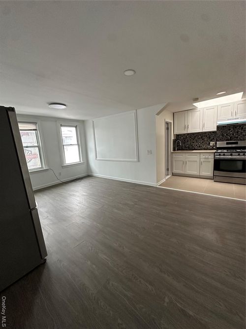 3324 89th St, Jackson Heights, NY, 11372-1644 | Card Image