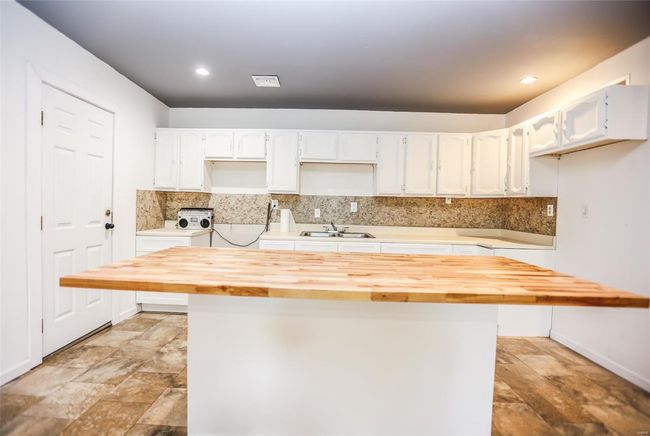 5507 Sassafras Ln, House other with 6 bedrooms, 3 bathrooms and 9 parking in High Ridge MO | Image 14