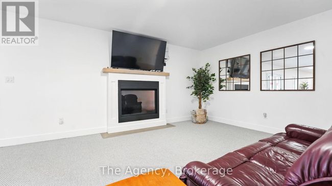 6598 County 10 Road, House other with 5 bedrooms, 5 bathrooms and 23 parking in Essa ON | Image 11