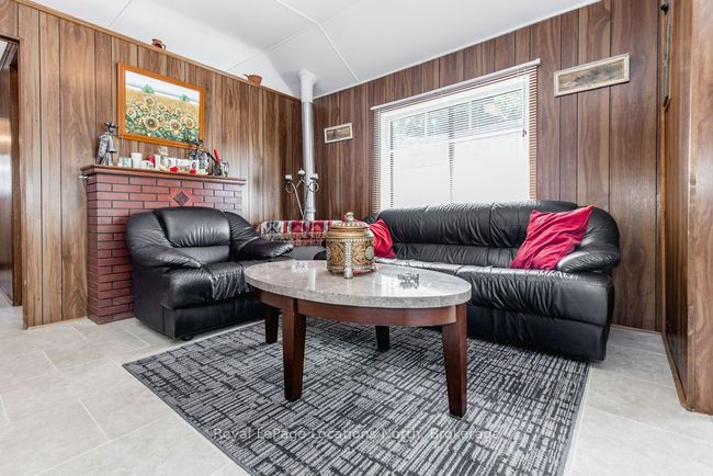 1981 Tiny Beaches Rd N, House other with 3 bedrooms, 1 bathrooms and 2 parking in Tiny ON | Image 8