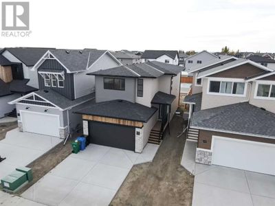 4326 28 Ave S, House other with 3 bedrooms, 3 bathrooms and 4 parking in Lethbridge AB | Image 2