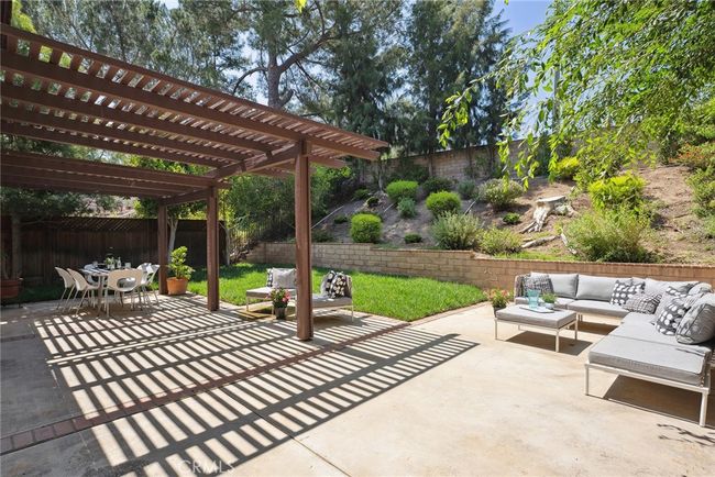 Private yard space | Image 38