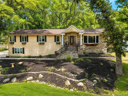 5 Valerie Court, Brookhaven, NY, 11980 | Card Image