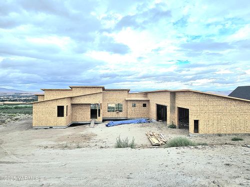 151 Lookout Point Dr, Selah, WA, 98942-9668 | Card Image