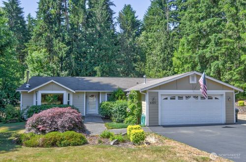 8221 Cedarwood St Se, Tenino, WA, 98589-9644 | Card Image