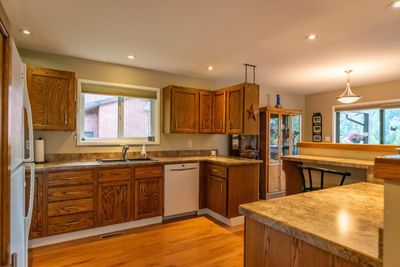 1415 Earl St, House other with 4 bedrooms, 3 bathrooms and null parking in Rossland BC | Image 2