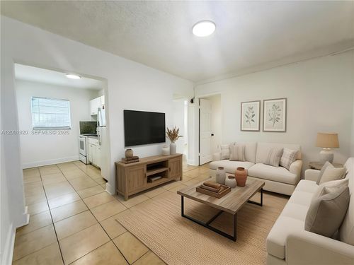 2-220 Nw 11th Ter, North Miami, FL, 33136 | Card Image