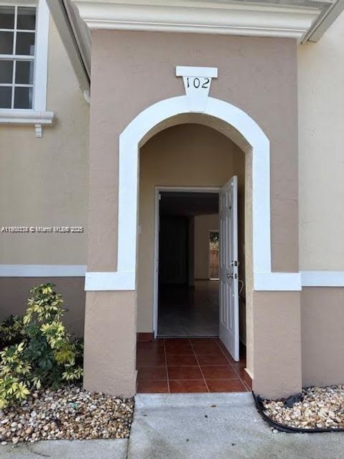 apt-102-7250 Nw 174th Ter, Hialeah, FL, 33015-7270 | Card Image