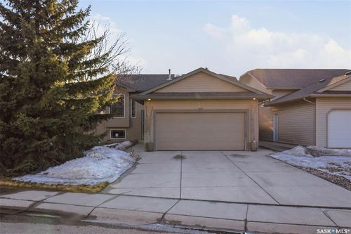 402 Overholt Cres, Saskatoon, SK, S7N4S9 | Card Image