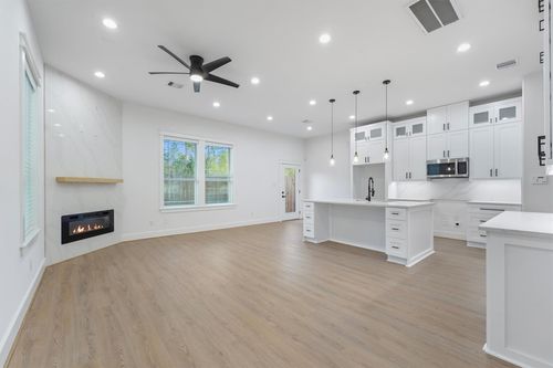 6126 Endeavor Heights Rd, Houston, TX, 77091-1236 | Card Image
