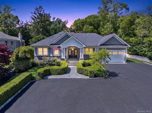 379 Frost Pond Rd, Glen Head, NY, 11545-2402 | Card Image