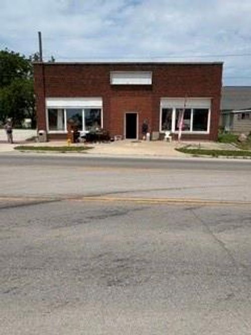 1111 E 9th St, Trenton, MO, 64683-2623 | Card Image