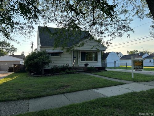 7097 Deering St, Garden City, MI, 48135-2249 | Card Image