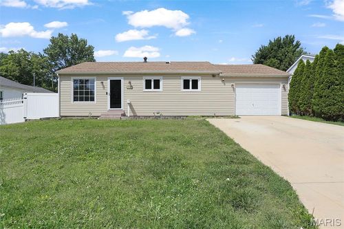 12089 Sunnycrest Pl, Maryland Heights, MO, 63043-1220 | Card Image