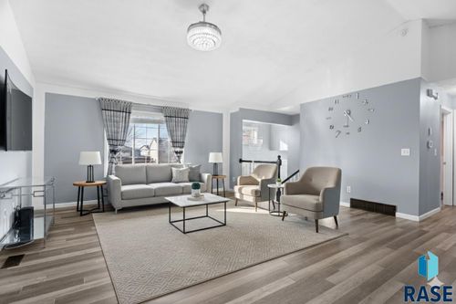 6800 W 61st St Street, Sioux Falls, SD, 57106 | Card Image