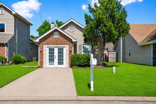 1006 Valley Dr, Goodlettsville, TN, 37072-8934 | Card Image