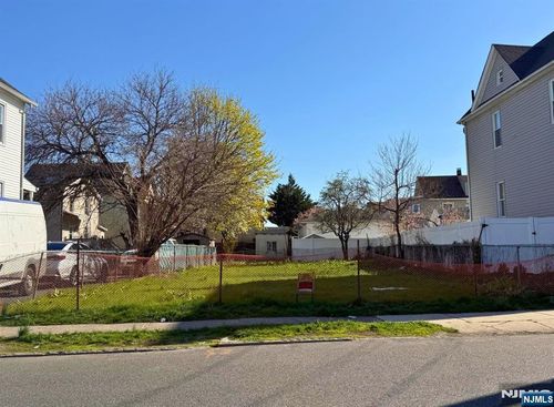 75 Campbell Ave, Hackensack, NJ, 07601-5341 | Card Image