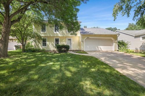 7830 W Oakbrook Cir, Madison, WI, 53717-1609 | Card Image
