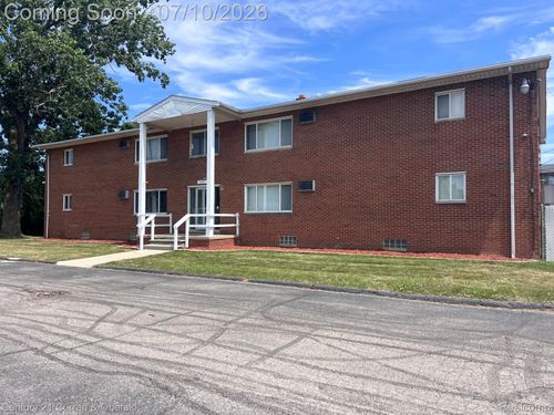 24-14682 Middle Gibraltar Rd, Gibraltar, MI, 48173-9710 | Card Image