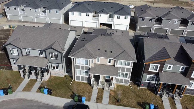 187 Carringham Road Nw, Home with 3 bedrooms, 2 bathrooms and 2 parking in Calgary AB | Image 2