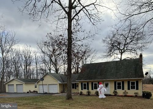 76 Crimson Oak Ln, AUGUSTA, WV, 26704-8385 | Card Image