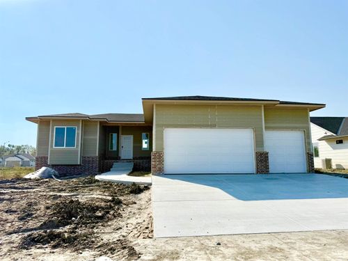 5468 N Toben Dr, Bel Aire, KS, 67226-3461 | Card Image