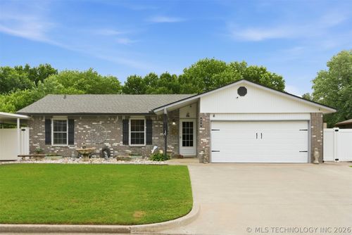 578 E 138th Pl, Glenpool, OK, 74033-2831 | Card Image