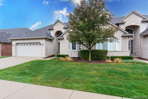 30493 Berghway Trl, Warren, MI, 48092-6332 | Card Image