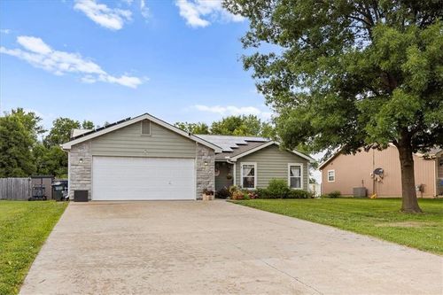 737 North St, Lawrence, KS, 66044-5386 | Card Image