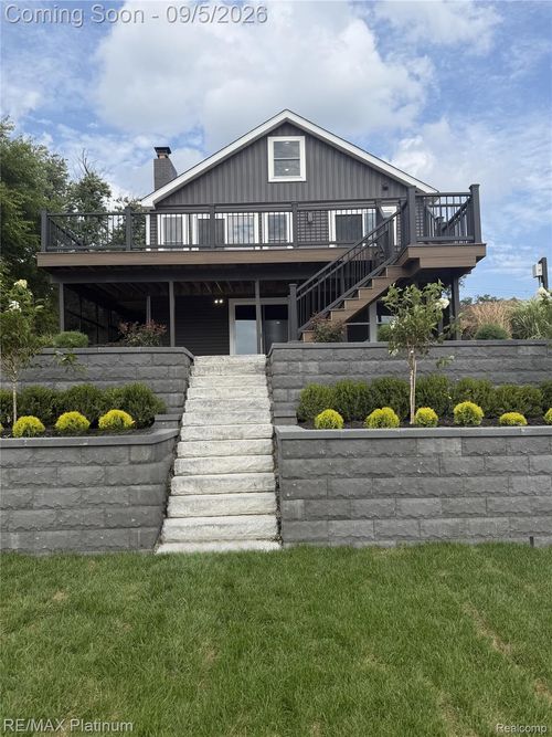 6298 Fonda Lake Dr, Brighton, MI, 48116-9566 | Card Image