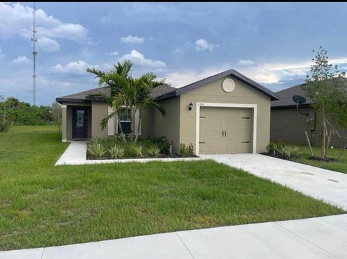 5335 Entertainment Way, FORT PIERCE, FL, 34947-5472 | Card Image