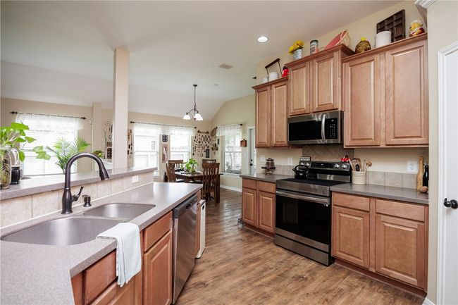 6005 Tapestry Dr, House other with 4 bedrooms, 2 bathrooms and null parking in Corpus Christi TX | Image 5