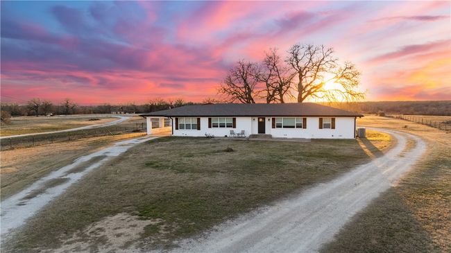 717 Oak Knoll Ln, Home with 3 bedrooms, 3 bathrooms and 1 parking in Elm Mott TX | Image 10