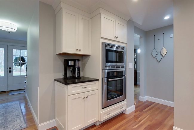 233 Nashua Rd, House other with 3 bedrooms, 3 bathrooms and 10 parking in Groton MA | Image 5