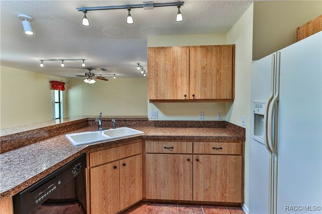 8087 E Decatur Ct, House other with 3 bedrooms, 2 bathrooms and 3 parking in Floral City FL | Image 15