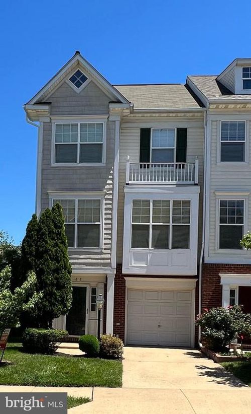 8118 Rainwater Cir, MANASSAS, VA, 20111-5231 | Card Image