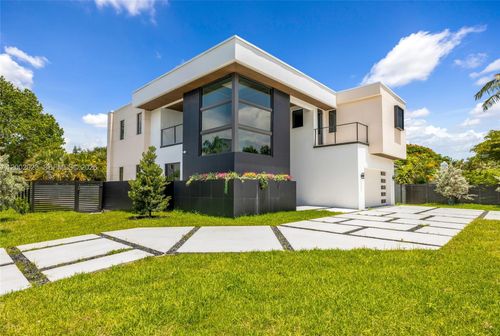 750 Ne 16th Ave, Fort Lauderdale, FL, 33304-2935 | Card Image